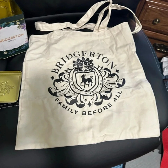 NEW Netflix Bridgerton Tote and Tin set - Great Gift - Picture 5 of 6
